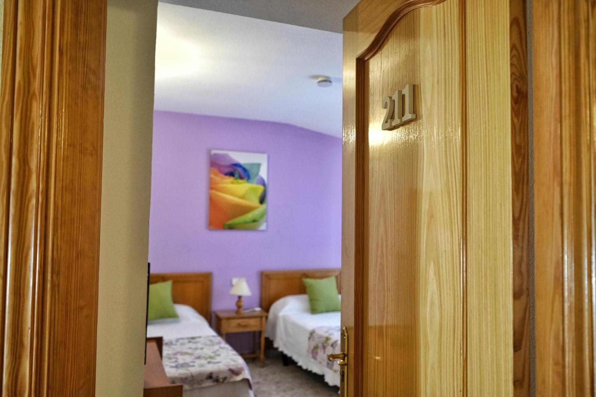 Hostal Mainz Piedralaves Exterior foto